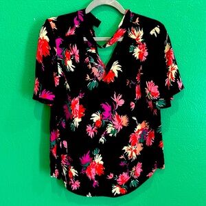Black top with floral - adorable